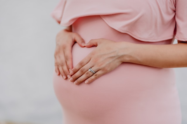 6个月孕妇，楼梯产下早产儿，有这些症状的孕妇注意了