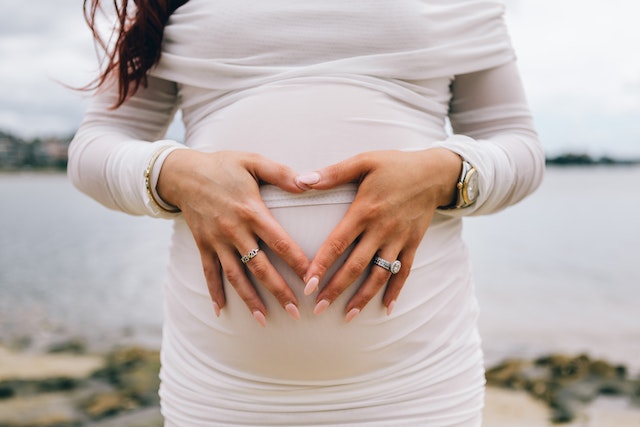 女性在怀孕期间烫头发,对身体带来的危害都有哪些